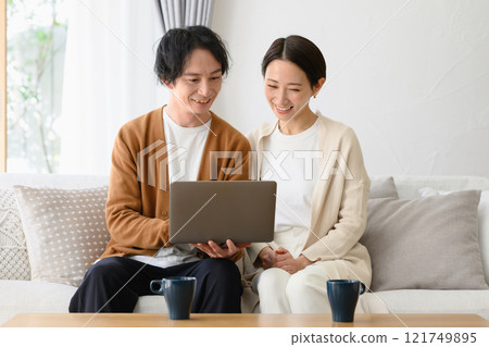 Male and female viewing laptop 121749895