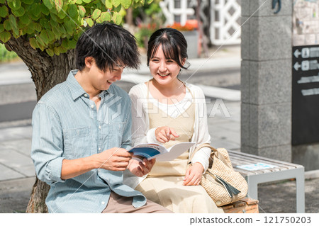 Young couples taking city walks and sightseeing tours on domestic trips Young couples taking city walks and sightseeing tours on domestic trips 121750203