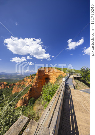 Las Medulas (Monumento Natural de Las Medulas), Roman gold-mining site near Ponferrada, UNESCO world heritage site, Castile and Leon, Spain Las Medulas (Monumento Natural de Las Medulas), Roman gold-mining site near Ponferrada, UNESCO world heritage site, Castile and Leon, Spain 121750249