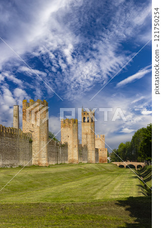 Ancient walls of Montagnana, Padova province, Veneto, Italy 121750254