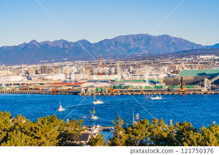 [Shizuoka Prefecture] A fleet of fishing boats taking part in the annual New Year's Day parade at Tagonoura Port on New Year's Day 2025 121750376