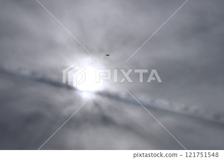 Yokohama cityscape in Japan, airplanes passing by... 5 years of COVID... Towards a new era (images of mystery, creation, etc.) = December 30th 121751548