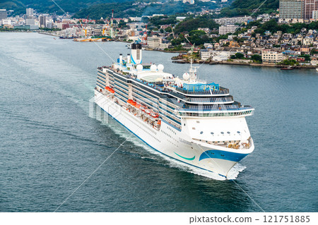 長崎港客船（Adora Mediterranea）從女神大橋出發【長崎市】 121751885