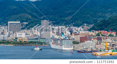 長崎港客船出發(Adora Mediterranea)從女神大橋眺望全景【長崎市】 長崎港客船出發(Adora Mediterranea)從女神大橋眺望全景【長崎市】 121751892