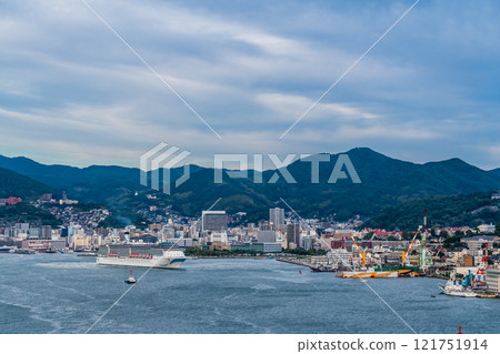 長崎港客船（Adora Mediterranea）從女神大橋出發【長崎市】 121751914