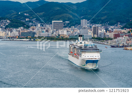 長崎港客船（Adora Mediterranea）從女神大橋出發【長崎市】 121751923