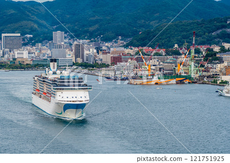 長崎港客船(Adora Mediterranea)從女神大橋出發【長崎市】 長崎港客船(Adora Mediterranea)從女神大橋出發【長崎市】 121751925