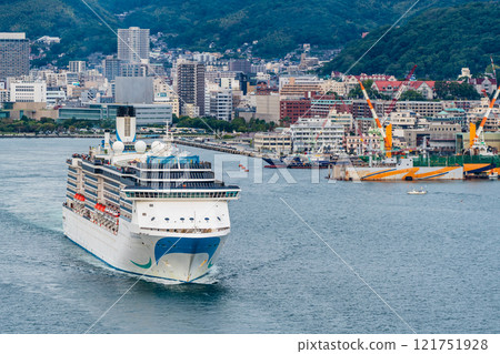 長崎港客船（Adora Mediterranea）從女神大橋出發【長崎市】 121751928