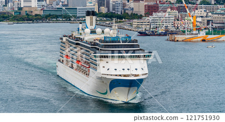 長崎港客船出發(Adora Mediterranea)從女神大橋眺望全景【長崎市】 長崎港客船出發(Adora Mediterranea)從女神大橋眺望全景【長崎市】 121751930