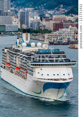 長崎港客船（Adora Mediterranea）從女神大橋出發【長崎市】 121751932