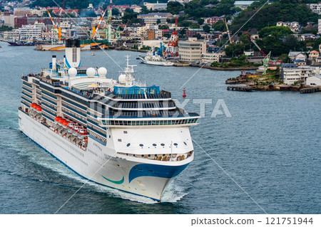 長崎港客船（Adora Mediterranea）從女神大橋出發【長崎市】 121751944