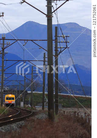 Sangi Railway 101 series train (formerly Seibu 401 series) running with the quarry of Mt. Fujiwara in the background_Photo taken on 13 December 2024 Sangi Railway 101 series train (formerly Seibu 401 series) running with the quarry of Mt. Fujiwara in the background_Photo taken on 13 December 2024 121752061
