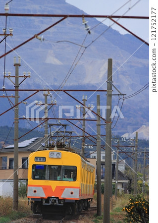 桑義鐵道101系列車（原西武401系）以藤原岳採石場為背景逃跑_照片攝於2024年12月13日 121752177