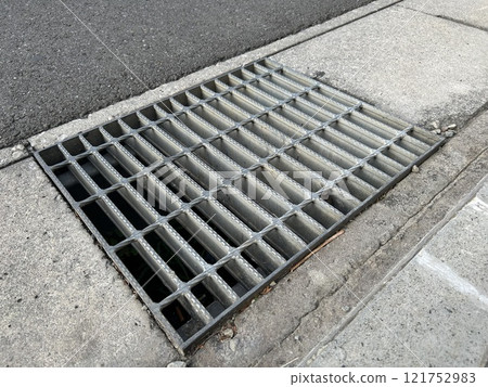 Grating Gutter 121752983
