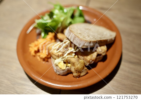 美味的雞肉三明治 121753270