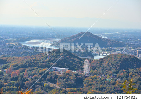 Aichi Prefecture: Autumn scenery of Inuyama Castle from Mount Tsuguokao 121754822