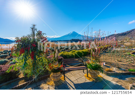 Mount Fuji and Kadomatsu, Japanese New Year, Lake Kawaguchi 121755654