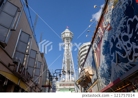 Tsutenkaku, an observation tower located in the center of Shinsekai, Osaka (photographed in December 2024) 121757014