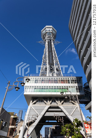 位於大阪新世界中心的展望塔通天閣（2024年12月拍攝） 121757018