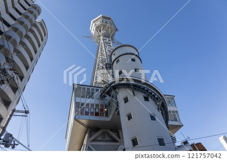 位於大阪新世界中心的瞭望塔通天閣的滑梯（2024 年 12 月拍攝） 121757042
