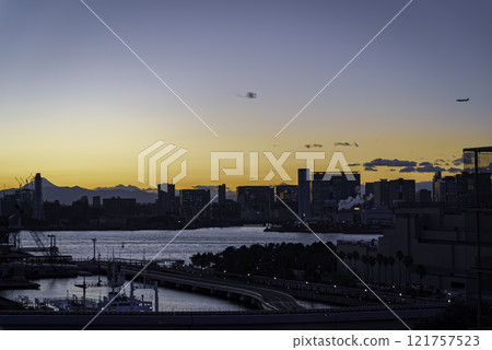 Evening view from Odaiba 121757523