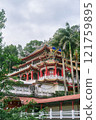 美麗的中式寺廟，裝飾明亮 121759895