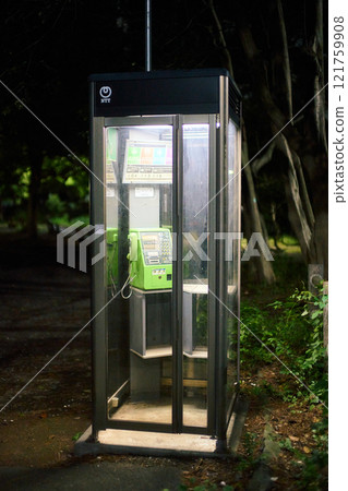 Retro telephone booth in a park at night 121759908