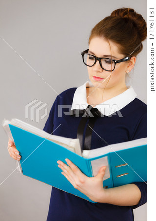 Focused business woman writing something down 121761131