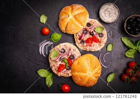 Open sandwiches with canned tuna 121761248