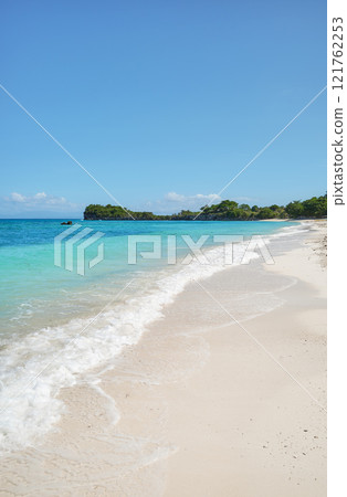 Beautiful beach on Malapascua Island, Philippines. 121762253