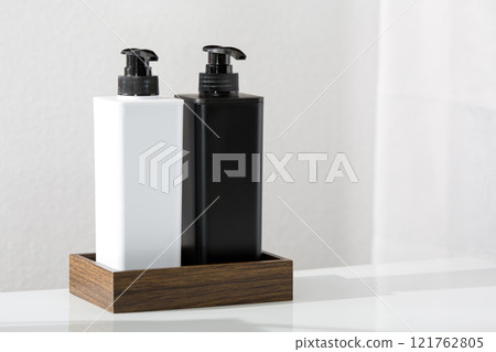 Shampoo bottles, bathroom supplies 121762805