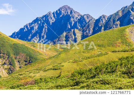 秋天的立山黑部阿爾卑斯山路線、紅葉天宮平、劍岳 秋天的立山黑部阿爾卑斯山路線、紅葉天宮平、劍岳 121766771