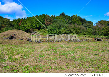 Nara Tomb Group, Tomb No. 7, located on the Usune River river terrace, Numata City 121766930