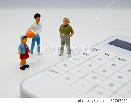 Image of education expenses Image of education expenses 121767381