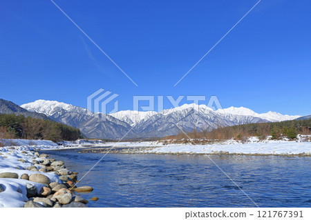 信濃大町山景:冬季北阿爾卑斯立山連峰 信濃大町山景:冬季北阿爾卑斯立山連峰 121767391