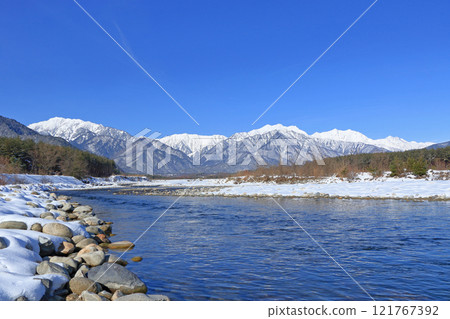 信濃大町山景:冬季北阿爾卑斯立山連峰 信濃大町山景:冬季北阿爾卑斯立山連峰 121767392