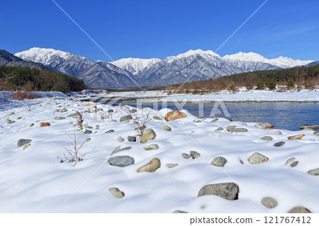 Shinano Omachi Mountain View: The Northern Alps, Ushiro-Tateyama mountain range in winter 121767412