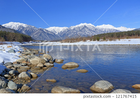 信濃大町山景：冬季北阿爾卑斯立山連峰 121767415