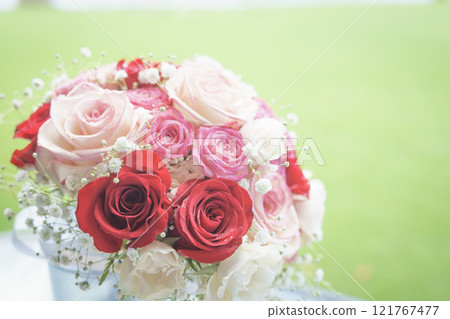 Pink and red roses bouquet Pink and red roses bouquet 121767477