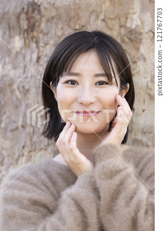 放鬆本質上的婦女 121767703