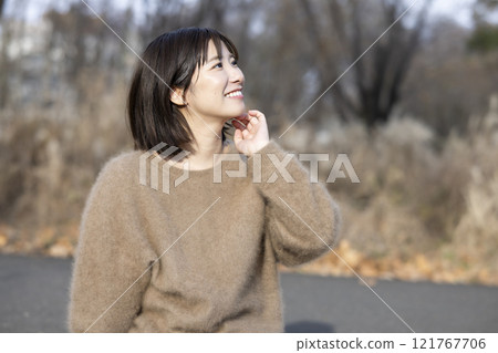 放鬆本質上的婦女 121767706