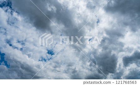 Many white clouds flowing in the midsummer blue sky Many white clouds flowing in the midsummer blue sky 121768563