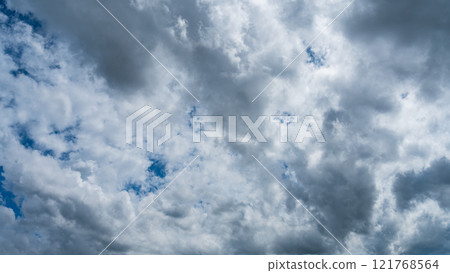 Many white clouds flowing in the midsummer blue sky Many white clouds flowing in the midsummer blue sky 121768564