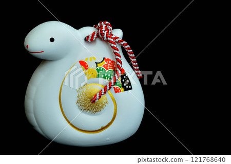 新年素材蛇年生肖土鐘黑色背景 121768640