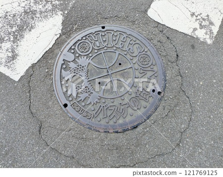 Local manhole cover in Noshiro City, Akita Prefecture Local manhole cover in Noshiro City, Akita Prefecture 121769125