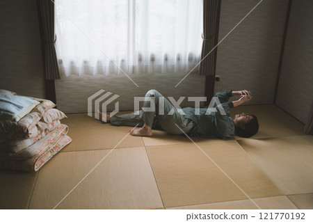 Female solitary travel 121770192