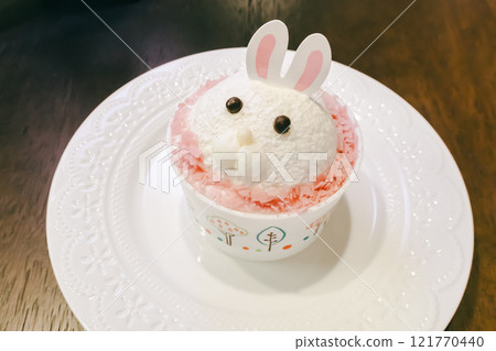 A cute rabbit-like cake 121770440