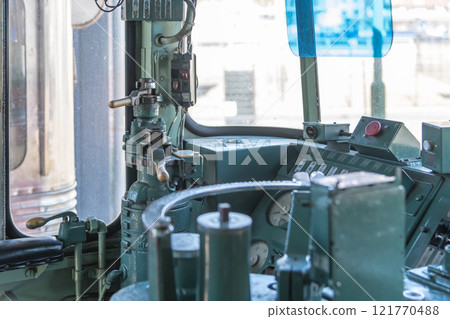 [Kitakyushu Mojiko Kyushu Railway Museum: Electric locomotive driver's seat] 121770488