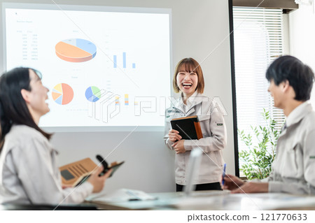 A group of engineers working on data-driven projects 121770633