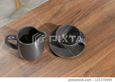 裝飾房間內部的茶具 121770995